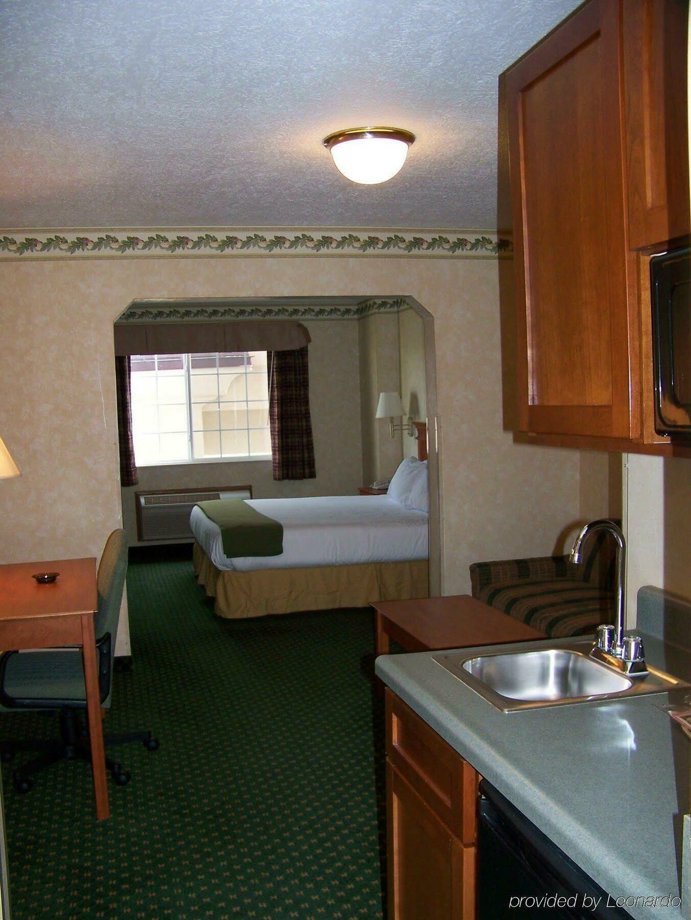 Holiday Inn Express Hotel & Suites Charlotte By Ihg Exteriör bild