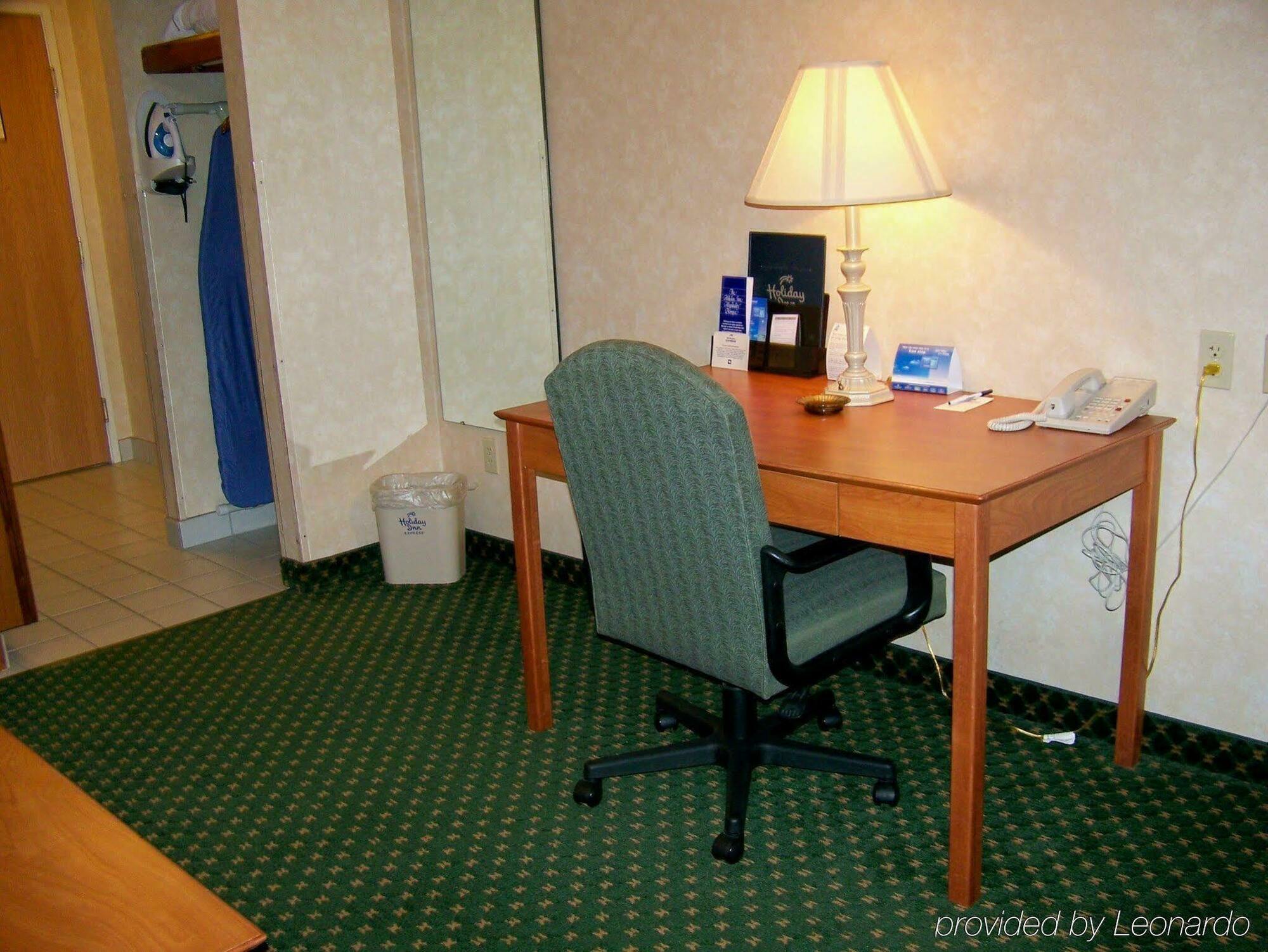 Holiday Inn Express Hotel & Suites Charlotte By Ihg Exteriör bild